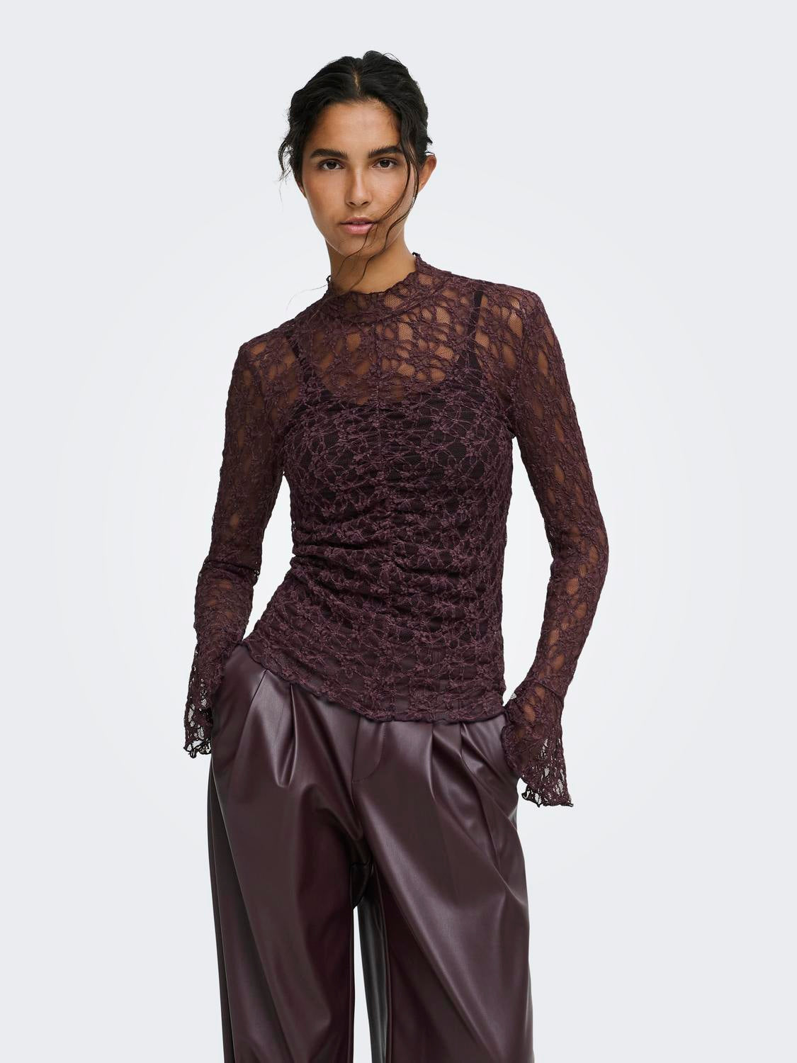model_shot-front